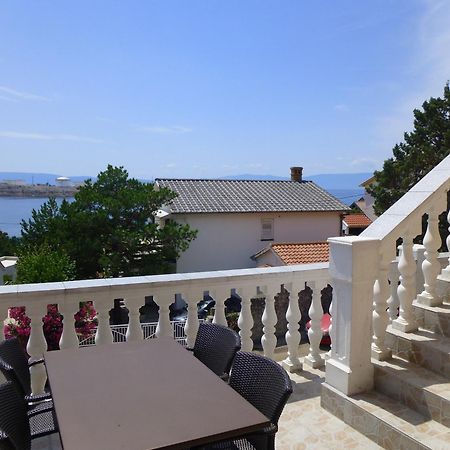 Apartments Villa Rosmarin Omišalj Exterior foto